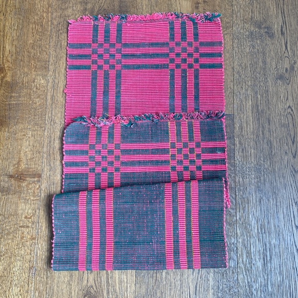 🍏3/$15🍎Holiday Table Runner - Picture 5 of 10